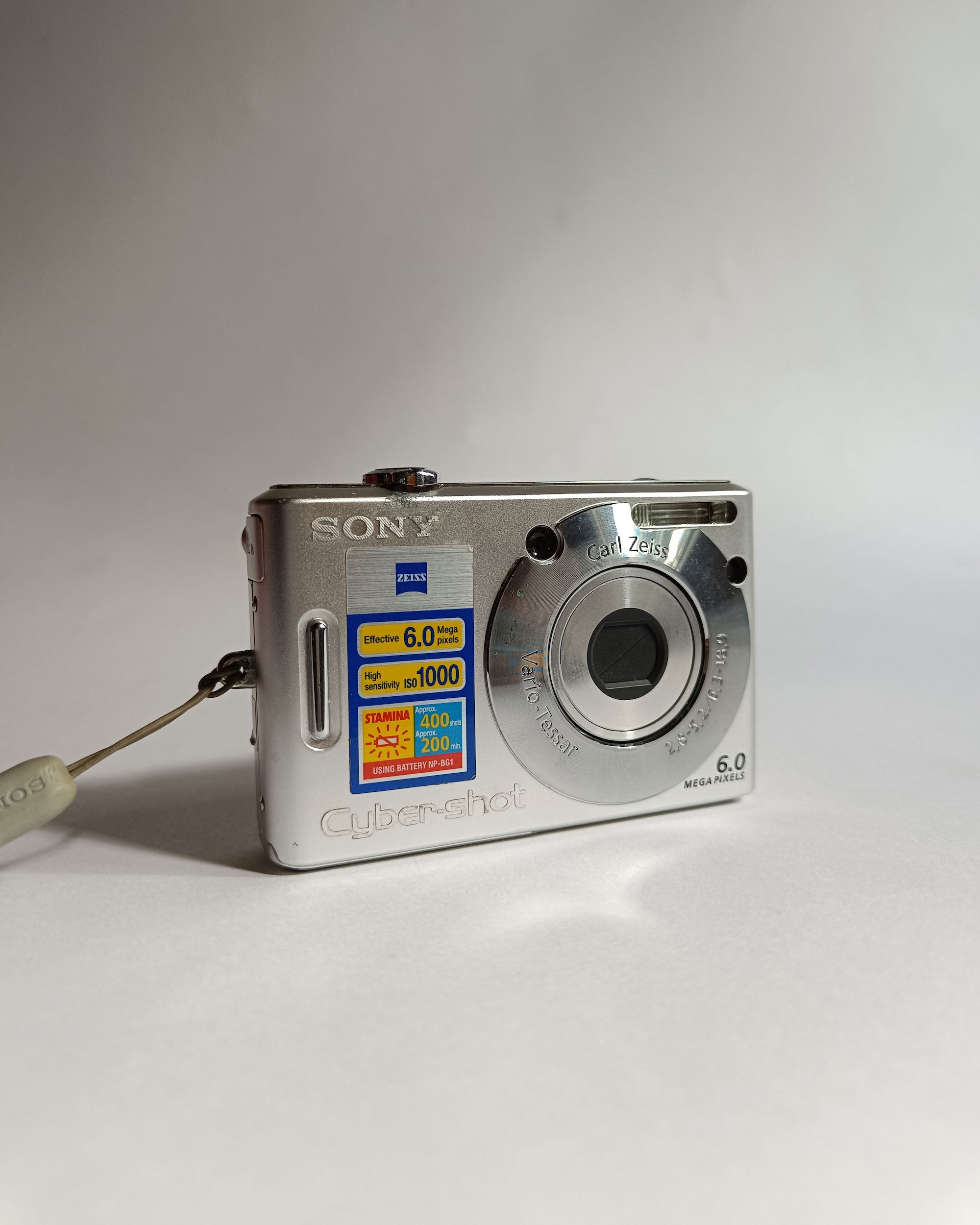 Sony Cyber-shot DSC-W30 ホワイト 6.0メガピクセル Amazon.com : Sony Cybershot DSCW30 6MP Digital Camera with 3x