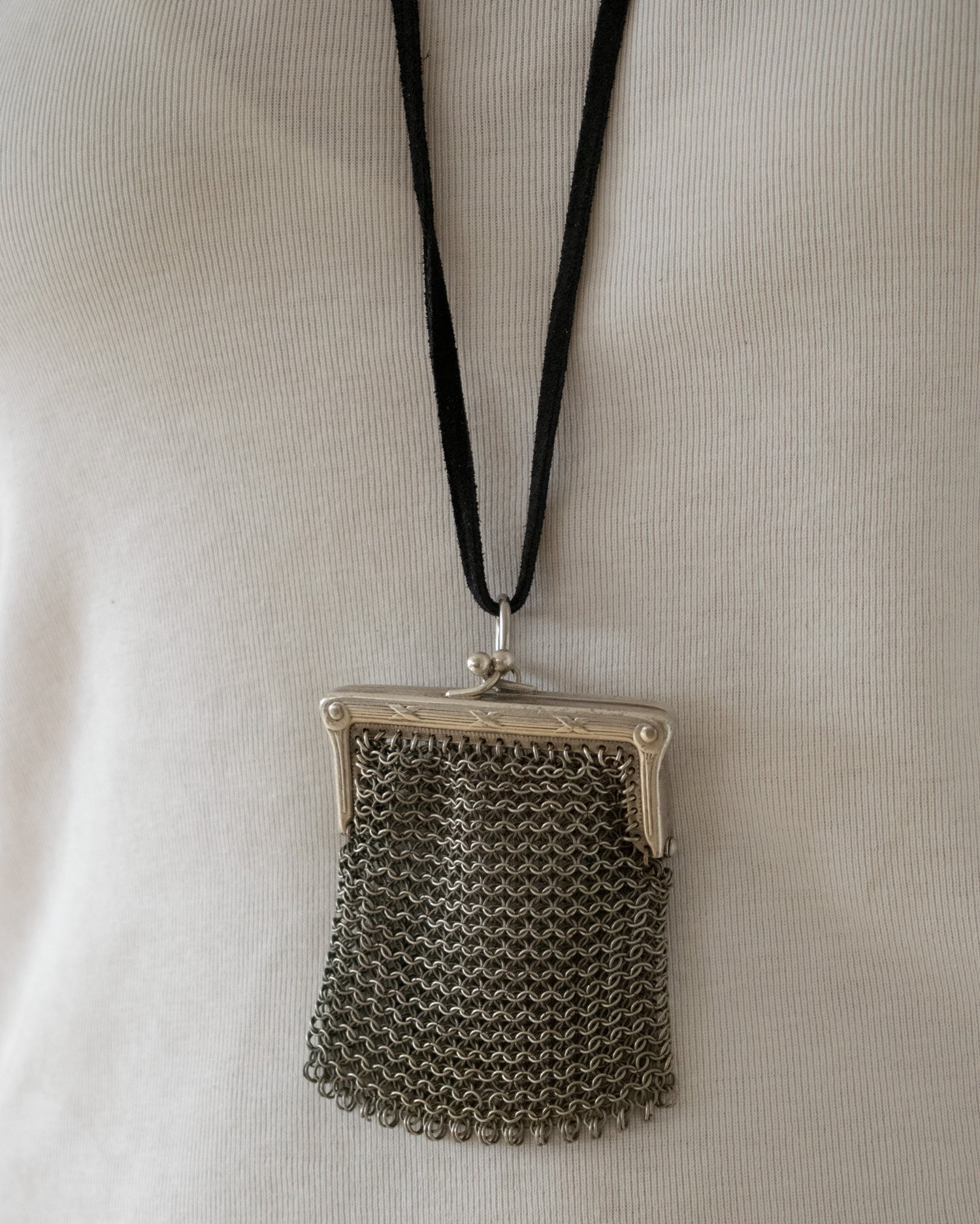 Antique Mesh Purse Necklace (Black)